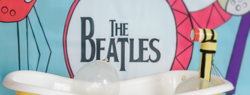 yellow submarine bath tub for cake smash