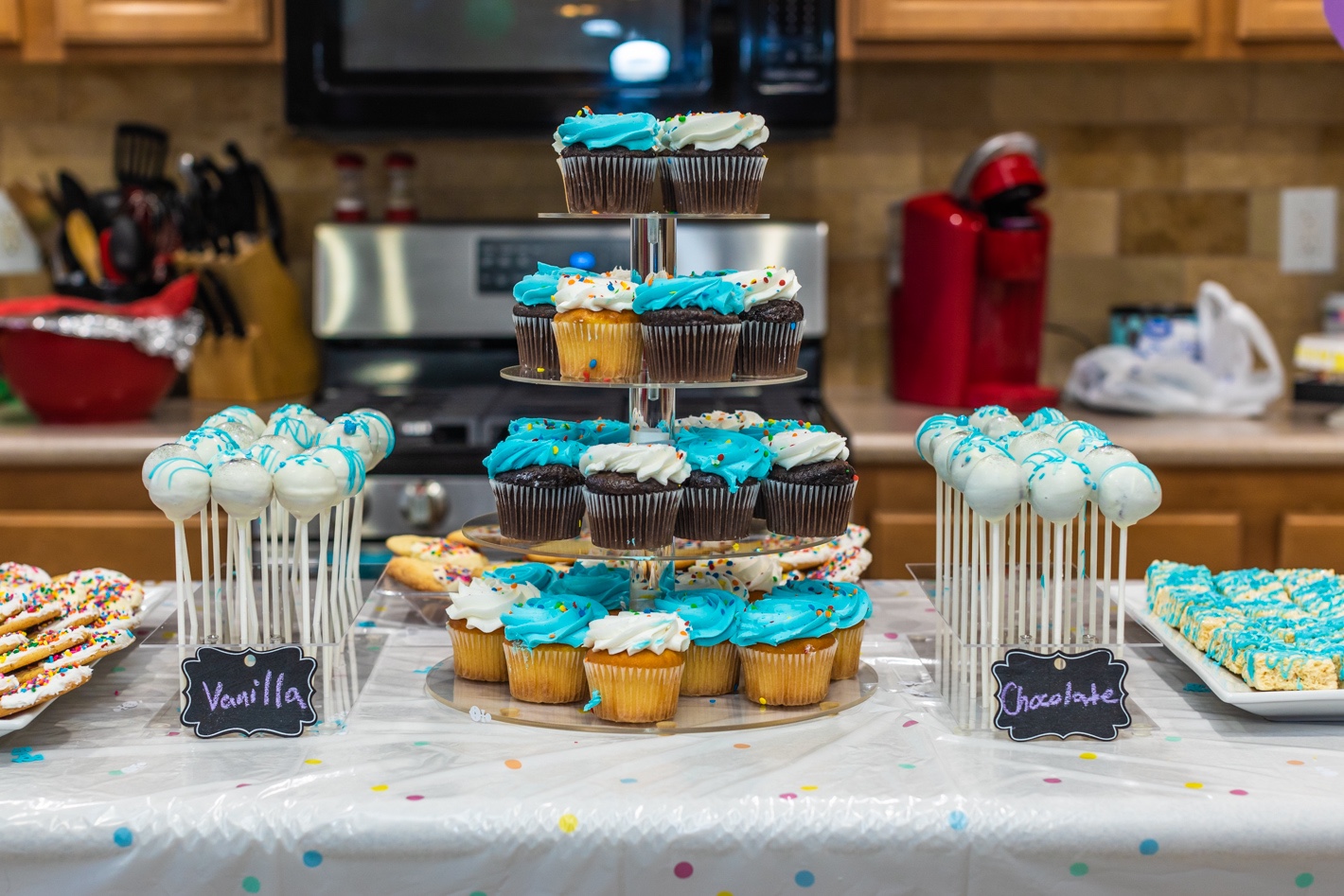 How to host a sprinkle baby shower , dessert table 